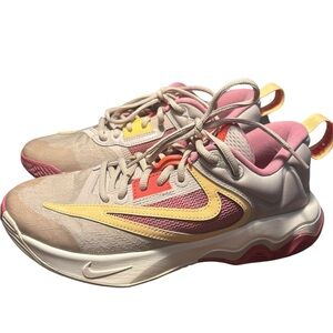 Nike Giannis Immortality 3 Fossil Stone Desert Berry Size  6.5